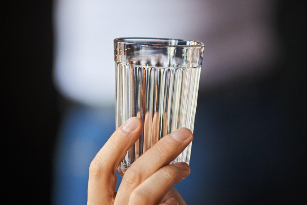 Geschirr und Event-Equipment bereit zur Miete